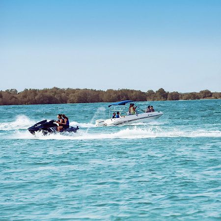 The Wb Abu Dhabi, Curio Collection By Hilton Hotel Ngoại thất bức ảnh Boating on the Murray River