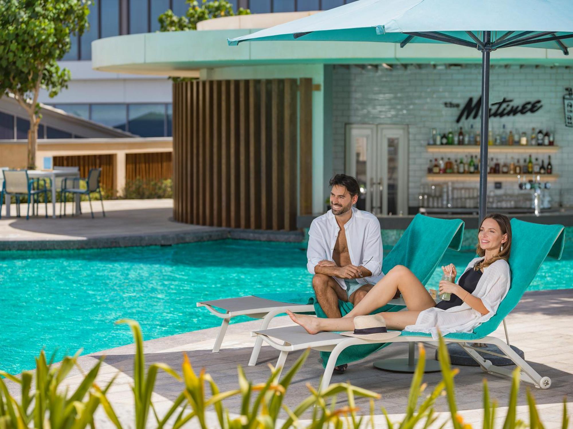 The Wb Abu Dhabi, Curio Collection By Hilton Hotel Ngoại thất bức ảnh The Met pool bar