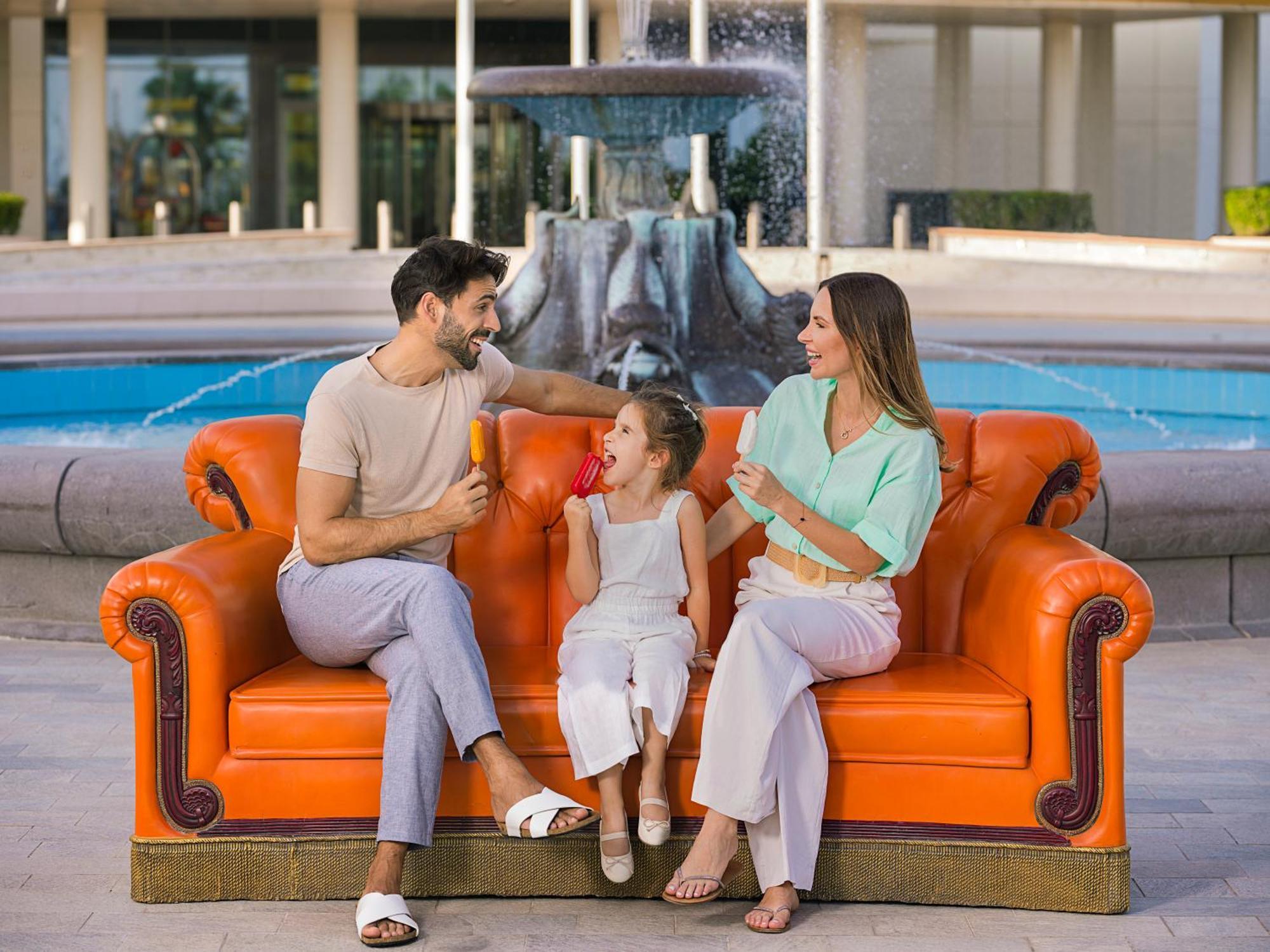 The Wb Abu Dhabi, Curio Collection By Hilton Hotel Ngoại thất bức ảnh Family at the resort