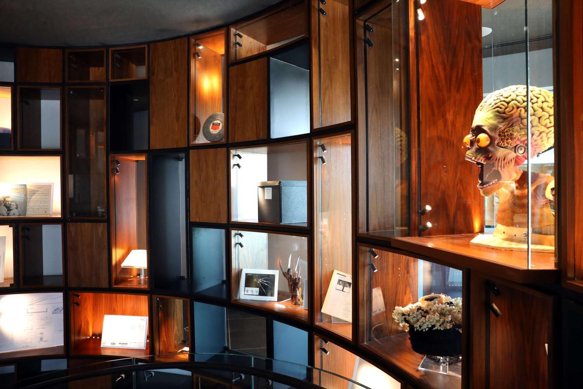 The Wb Abu Dhabi, Curio Collection By Hilton Hotel Ngoại thất bức ảnh The interior of the restaurant