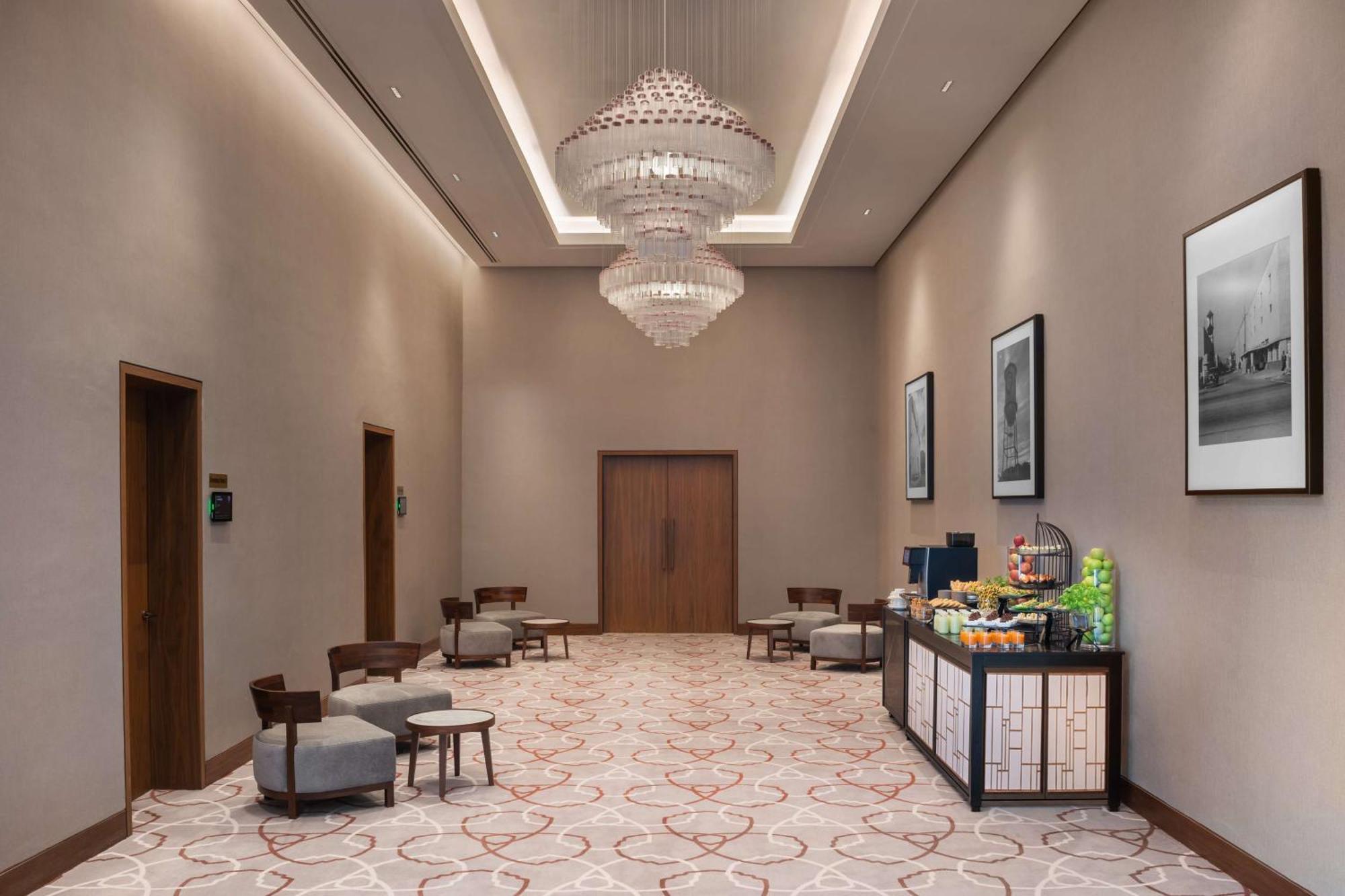 The Wb Abu Dhabi, Curio Collection By Hilton Hotel Ngoại thất bức ảnh The interior of the hotel