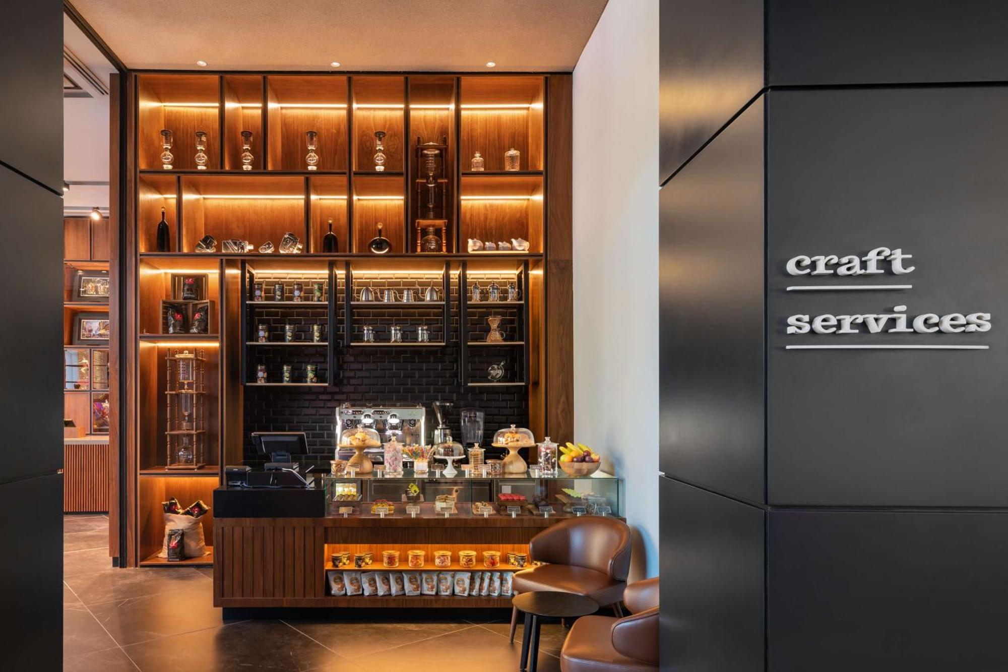 The Wb Abu Dhabi, Curio Collection By Hilton Hotel Ngoại thất bức ảnh Craft Service
