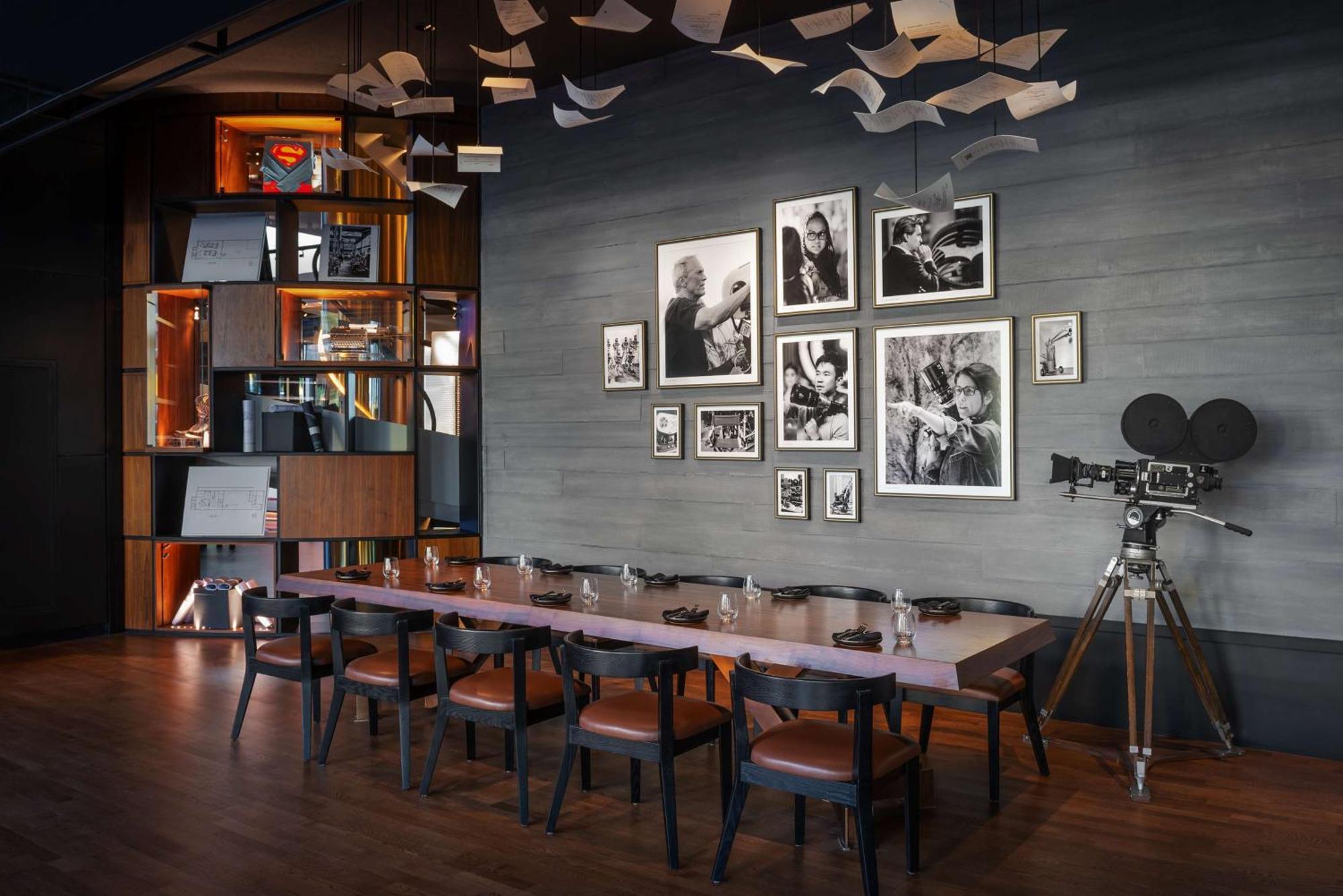 The Wb Abu Dhabi, Curio Collection By Hilton Hotel Ngoại thất bức ảnh The interior of the restaurant