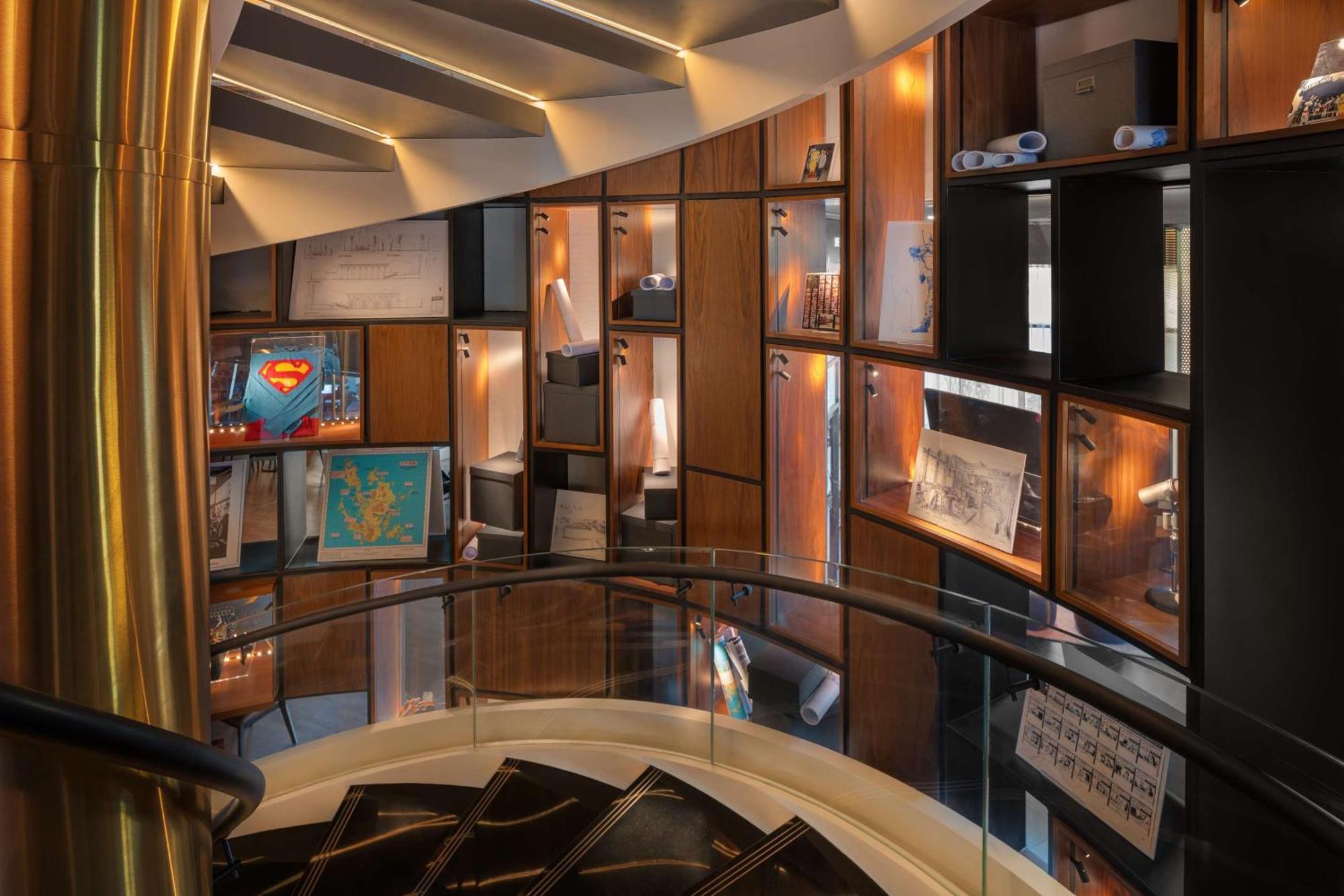 The Wb Abu Dhabi, Curio Collection By Hilton Hotel Ngoại thất bức ảnh The staircase