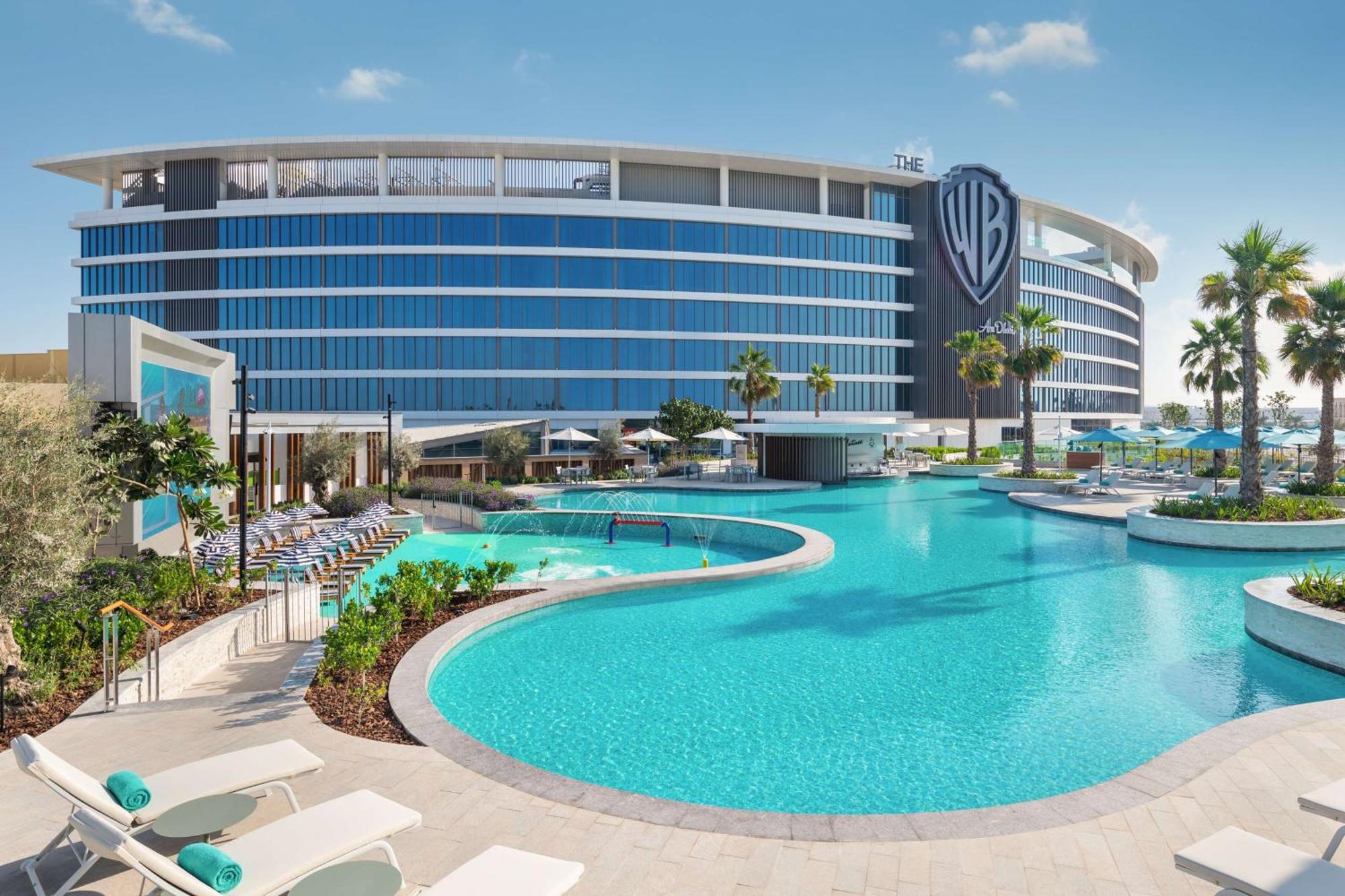 The Wb Abu Dhabi, Curio Collection By Hilton Hotel Ngoại thất bức ảnh The hotel's pool
